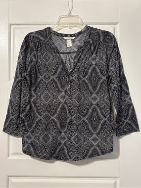 H&M Womens Black & White Geometric Henley V-Neck Blouse with 3/4 Sleeves